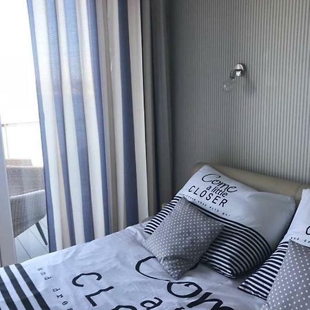 Apartament Z Widokiem Na Jezioro Apartment Ридзево Екстериор снимка